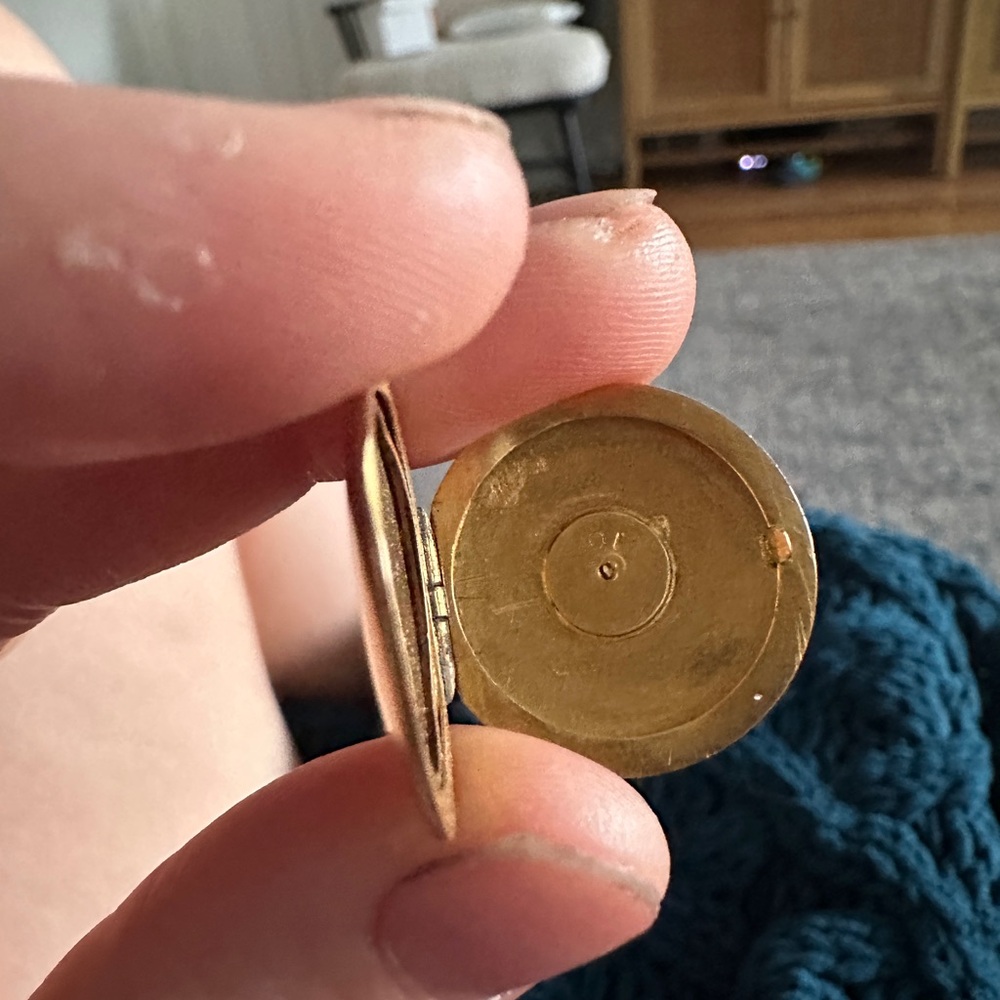 Vintage gold filled star locket - Picture 4 of 11